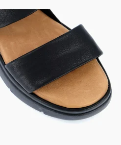Outlet Location - Flat Sandals