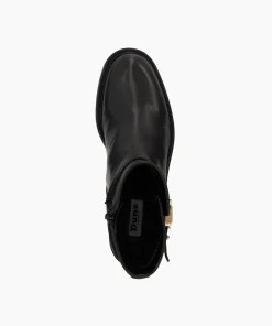 Store Praising - Black Boots