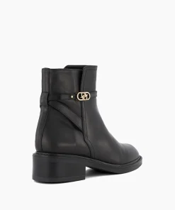 Store Praising - Black Boots